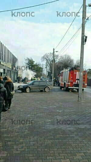 «Молодой человек успел вытащить все ценные вещи»: очевидец рассказал подробности пожара на Батальной (фото, видео) - Новости Калининграда | Фото: очевидец 
