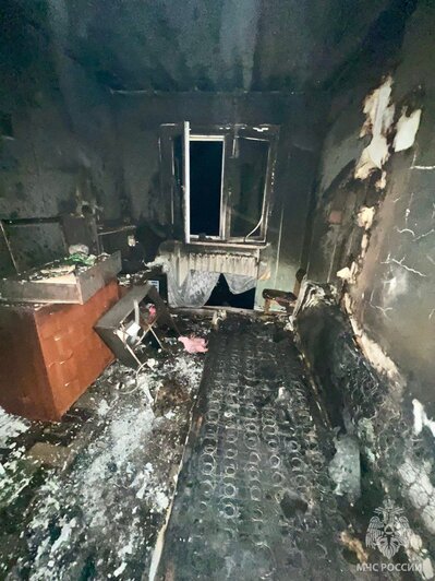 В Багратионовске на улице Победы загорелась квартира, соседку сверху спасли пожарные (фото)  - Новости Калининграда | Фото: МЧС Калининградской области 