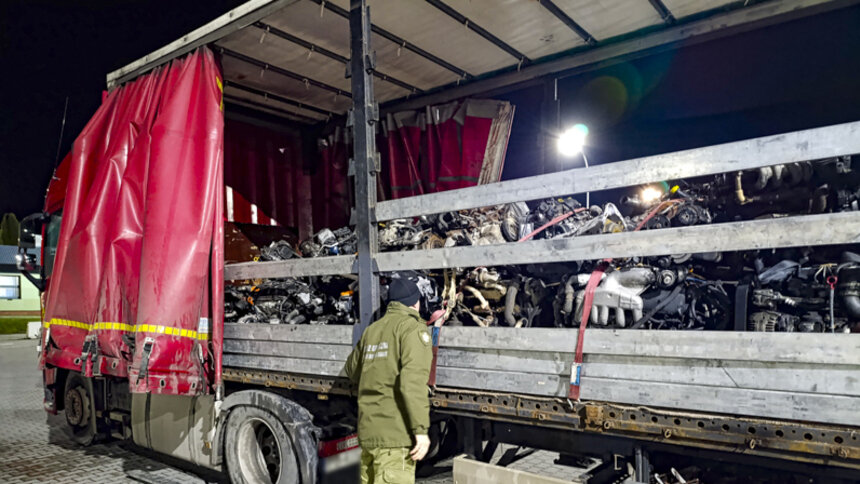 Полный кузов и сложная логистика: на польско-российской границе задержали фуру, набитую запчастями от угнанных в Англии авто - Новости Калининграда | Фото: пресс-служба Варминско-Мазурского отдела пограничной стражи Польши