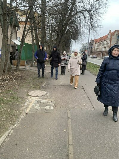 Добавили людей, и очередь рассосалась: в Калининграде обслужили всех льготников, желающих переоформить «Волну Балтики» (фото) - Новости Калининграда | Предоставлено администрацией Калининграда