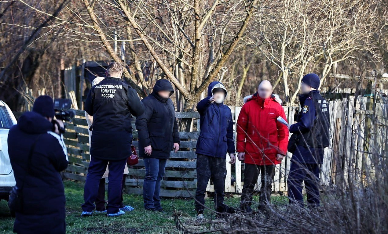 Показал, как прятал тело 7-летнего пасынка: в Черняховске проходит следственный эксперимент (фото, видео)  - Новости Калининграда | Фото: Александр Подгорчук / «Клопс»