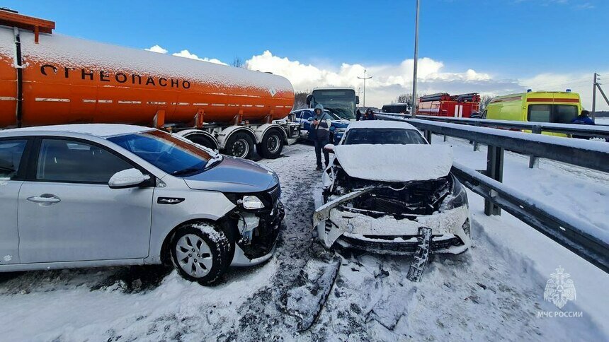 В полиции уточнили число пострадавших в массовом ДТП на Приморском кольце - Новости Калининграда | Фото: МЧС России