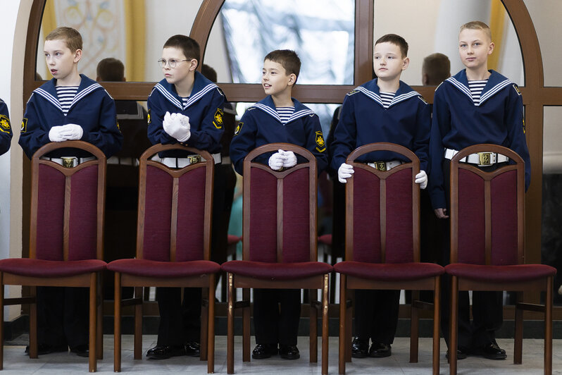 Малыши — отдельно, ребята постарше — отдельно: в Калининграде прошёл Сретенский бал (фото) - Новости Калининграда | Фото: Александр Подгорчук / «Клопс»