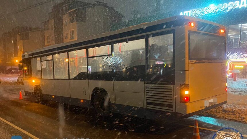 На Пехотной в резко затормозившем автобусе упала 77-летняя женщина - Новости Калининграда | Фото: ГАИ Калининградской области 