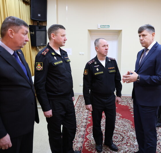 Кропоткин и Верхолаз посетили военно-морской клинический госпиталь в Калининграде, где лечатся участники СВО - Новости Калининграда | Фото: пресс-служба регионального парламента