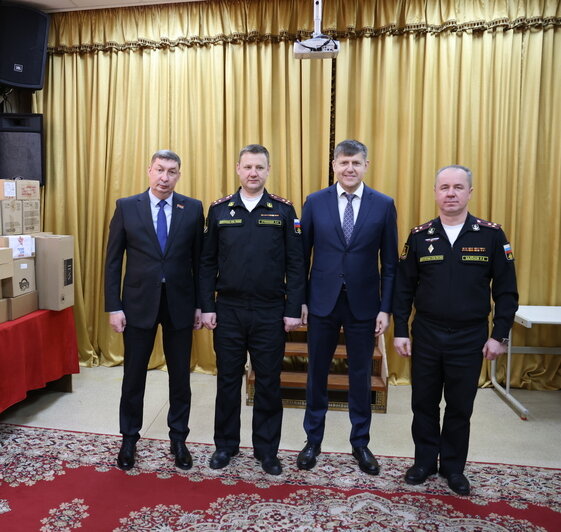 Кропоткин и Верхолаз посетили военно-морской клинический госпиталь в Калининграде, где лечатся участники СВО - Новости Калининграда | Фото: пресс-служба регионального парламента