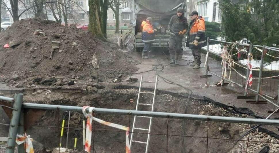 На Калужской заменили часть трубы, из-за прорыва которой дома остались без отопления - Новости Калининграда | Фото: МП «Калининградтеплосеть»