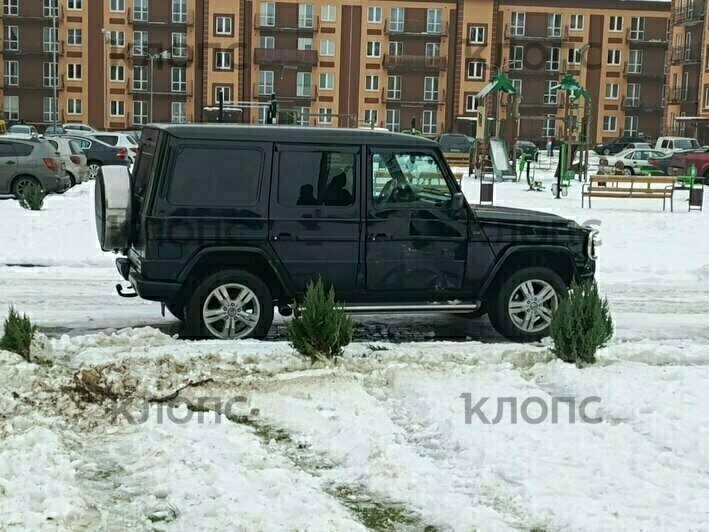 Побитый гендваген и бмв | Фото: очевидец