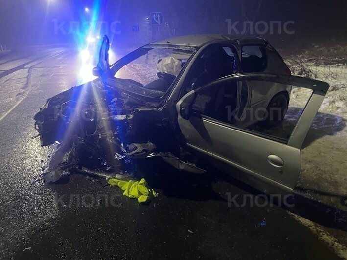 Муж пострадавшей девушки-водителя Peugeot просит откликнуться очевидцев ДТП | Фото: Александр 