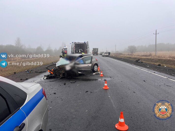 Под Гусевом легковушка разогналась и влетела в два других авто на встречке, машина перевернулась в овраг - Новости Калининграда | Фото: ГАИ Калининградской области 