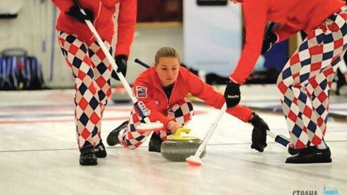 Спортсмены сидят дома