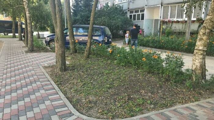 Пять дворов из десяти  уже готовы
