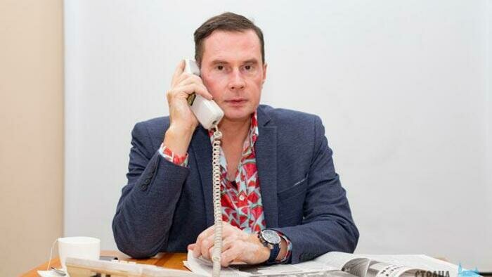 «Молчите, пока в руки не дадут телефон»