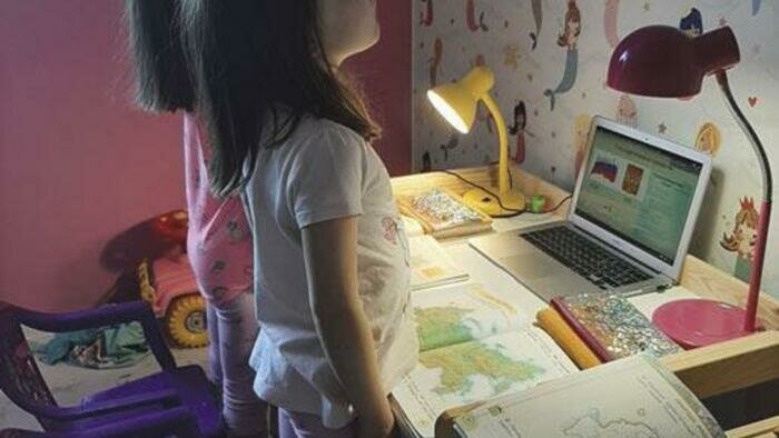 В школу родители сейчас «ходят» вместе с детьми