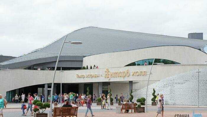 Туристы – в Собор,  местные – на День селедки 