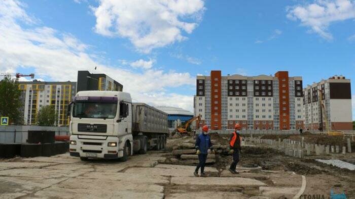 Триста пятьдесят свай уже забиты