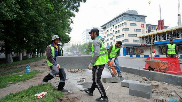 Дворовые работы подрядчики завершат осенью