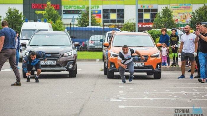Тянули машины, рвали календари и шли строем