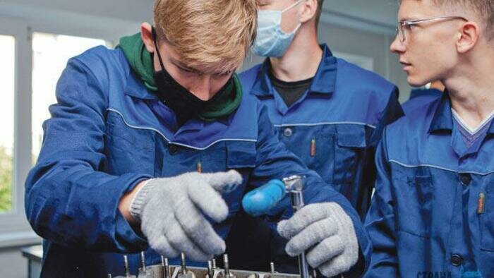 От повара до программиста: школьники попробовали себя  в разных специальностях