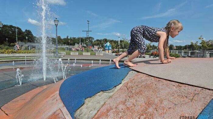 На променаде Верхнего озера чинят ливневку