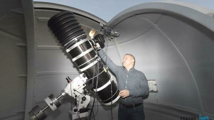 В кадре то ли девушка, то ли туманность 