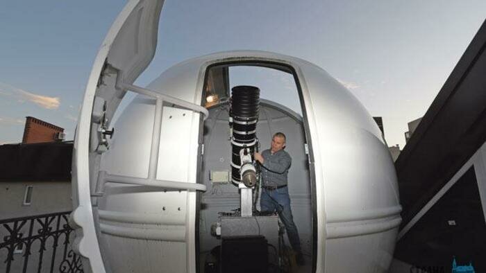 В кадре то ли девушка, то ли туманность 