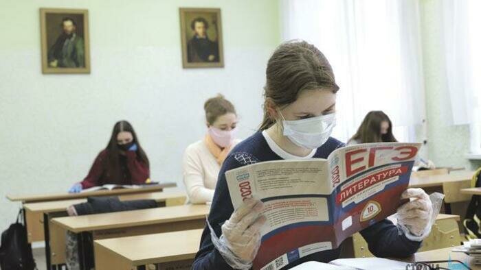 Линейки  у школьников провели  в интернете