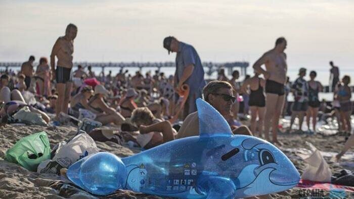 Гонки на квадроциклах  и туалет повсюду