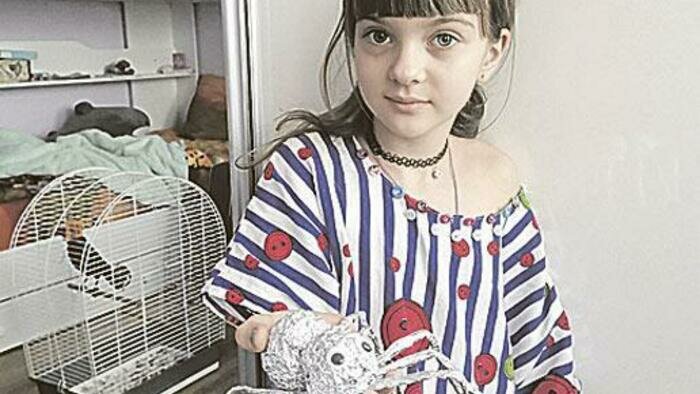 Учителя на паузу не поставишь,  а видеоурок можно