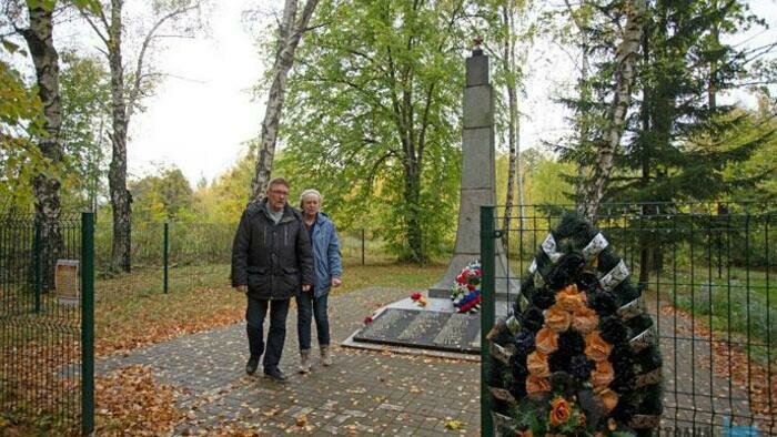 Перепутали памятник  с огородом?