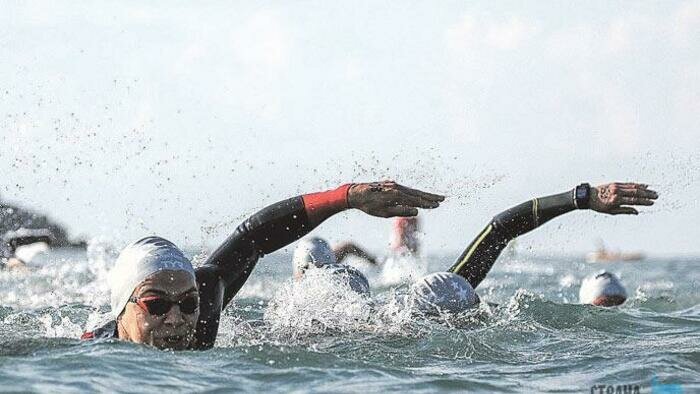 Плыли, мчались на велосипедах и бежали сотни земляков