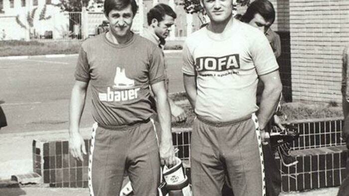 Хоккеистов носили  на руках