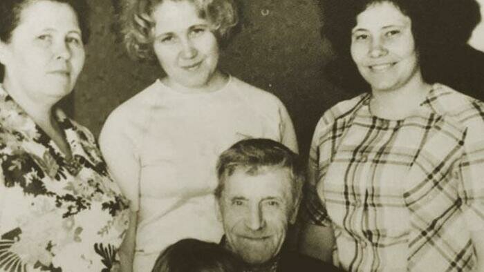 Солдат воевал  одной правой рукой