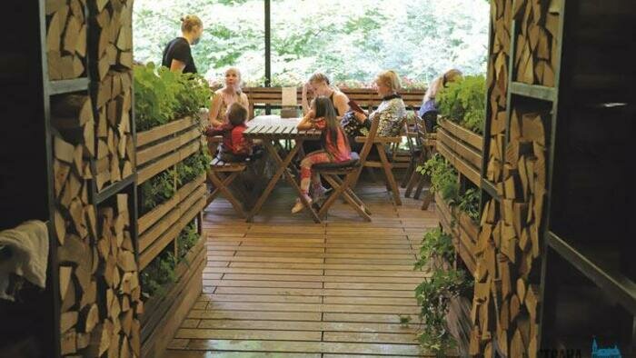 По всей области полностью заработали рестораны и детсады 