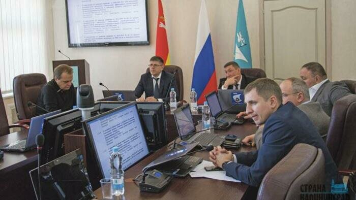 Строитель с мандатом зарабатывает по 772 тысячи рублей в день