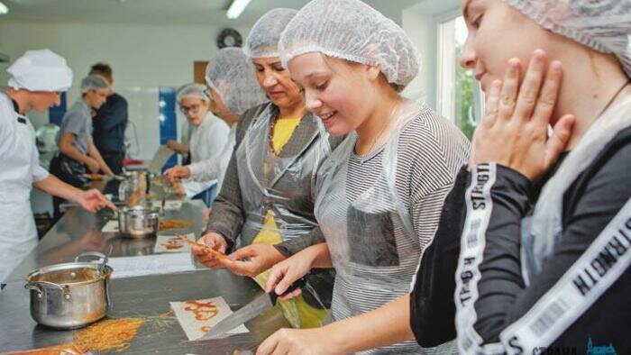 От повара до программиста: школьники попробовали себя  в разных специальностях