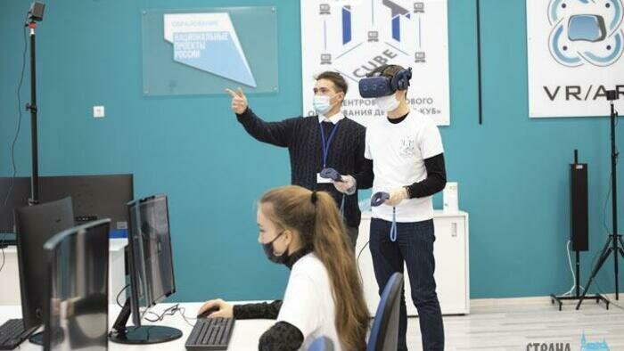 Школьников бесплатно  научат программированию  и кибергигиене 