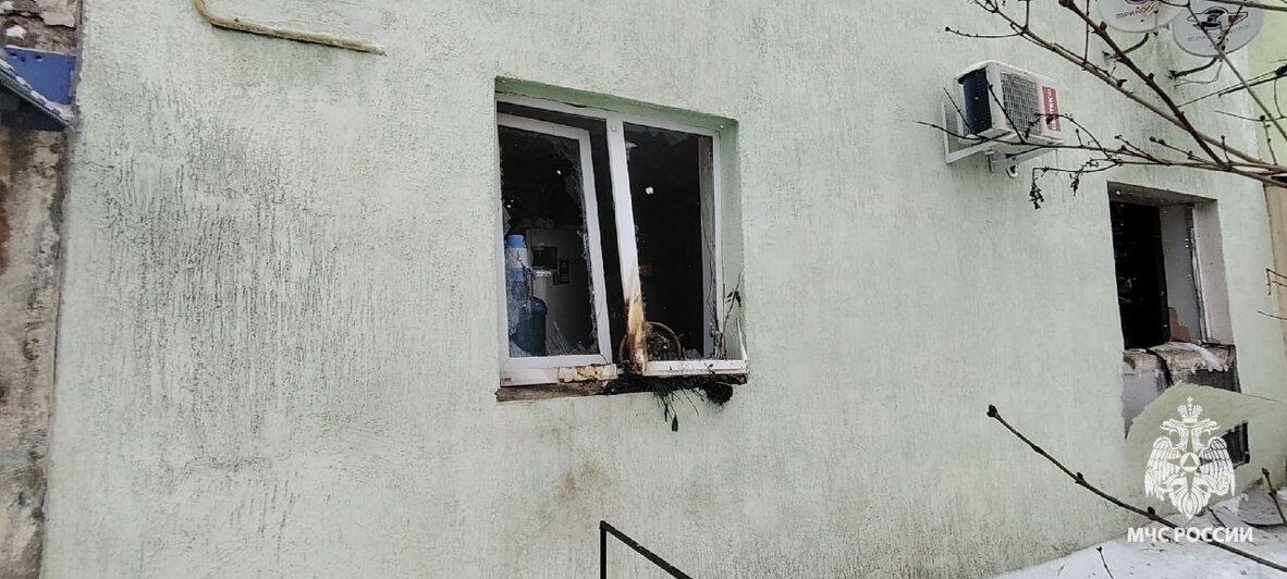 Выбило окна и двери: в Башкортостане пара самогонщиков спровоцировала взрыв в доме  - Новости Калининграда | Фото: МЧС Республики Башкортостан 
