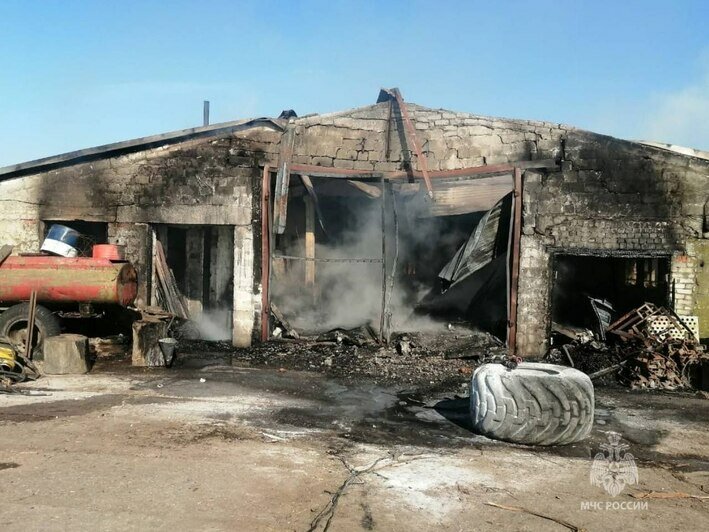 В Краснознаменском районе пожарные спасли цех от огня - Новости Калининграда | Фото: МЧС России