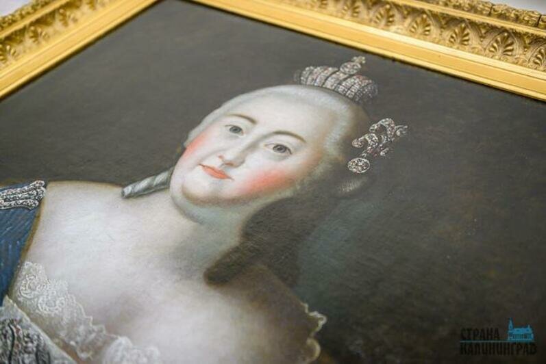 В Калининград привезли шпагу императрицы