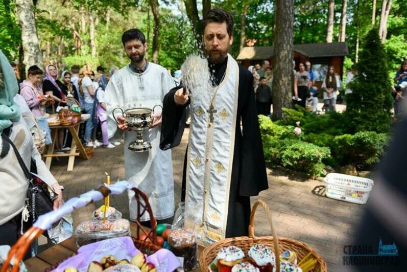 Праздничные службы и освящение снеди прошли по всей области