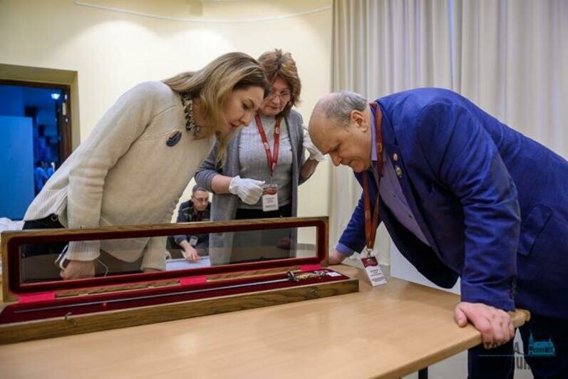 В Калининград привезли шпагу императрицы