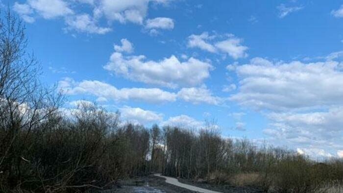 По велодорожке у моря уже можно ездить