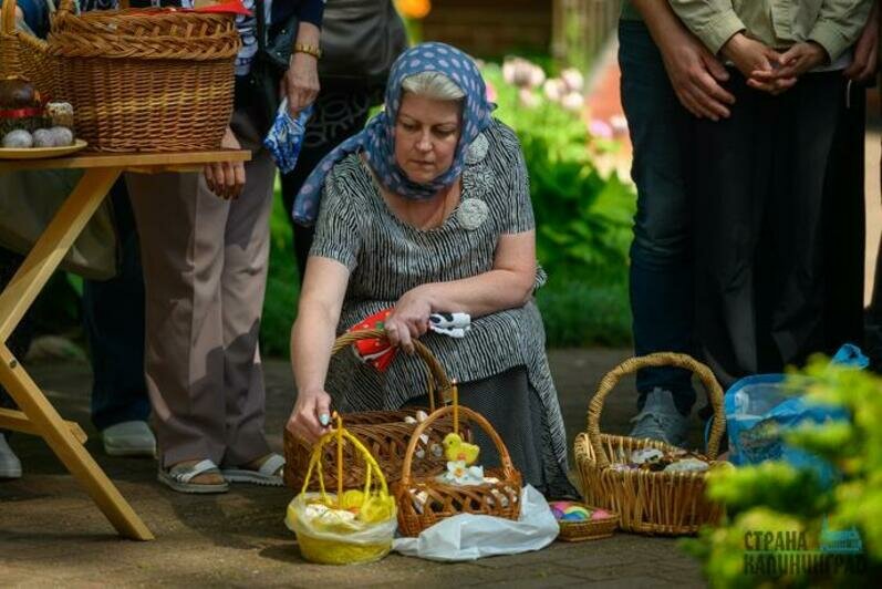 Праздничные службы и освящение снеди прошли по всей области