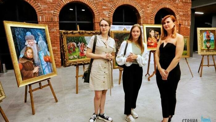 Нейросети нарисовали картины. В БФУ им. И. Канта открылась совместная выставка художника и искусственного интеллекта