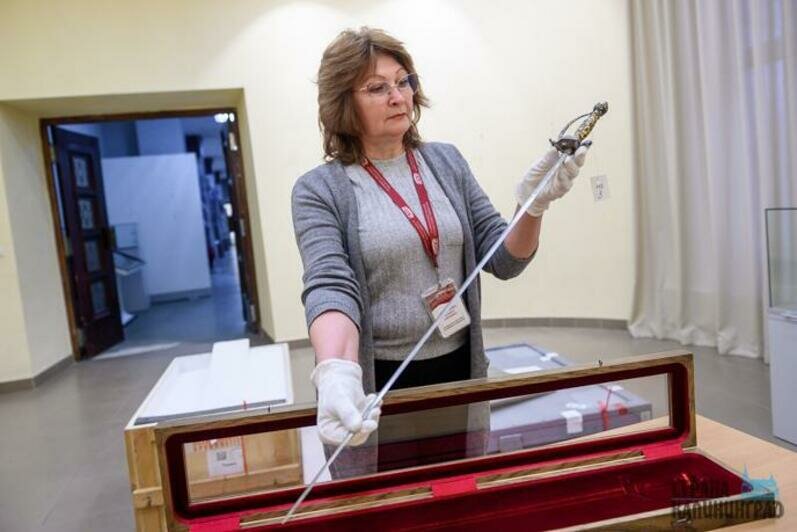 В Калининград привезли шпагу императрицы