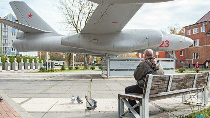 «У летчиков на мундирах пуговицы с женской стороны»