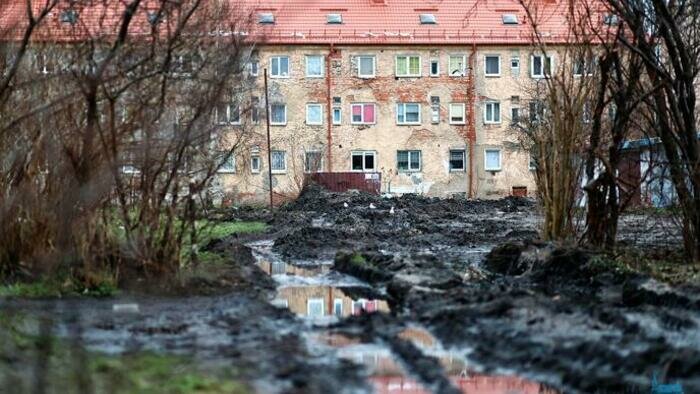 В Калининграде ребёнка чуть не засосала траншея с грязью.  ЧП занялась прокуратура