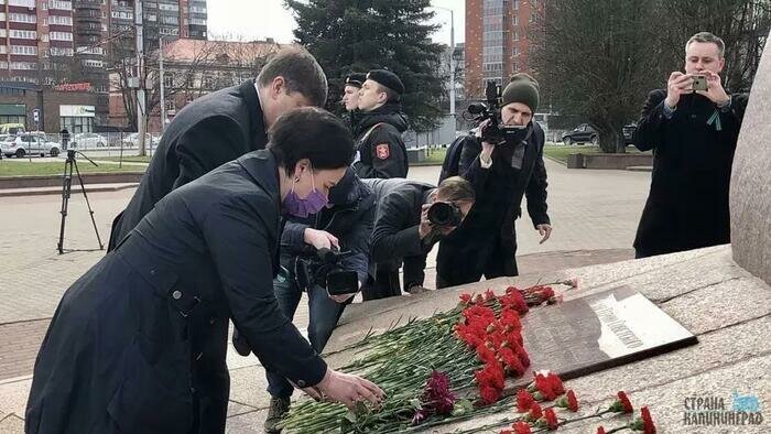 В Калининграде возложили цветы к мемориалу героям штурма города-крепости Кёнигсберг