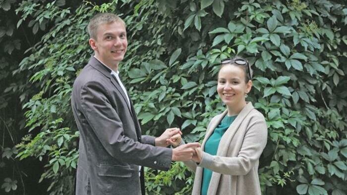 Загадочное послание, беженцы и газета-сваха